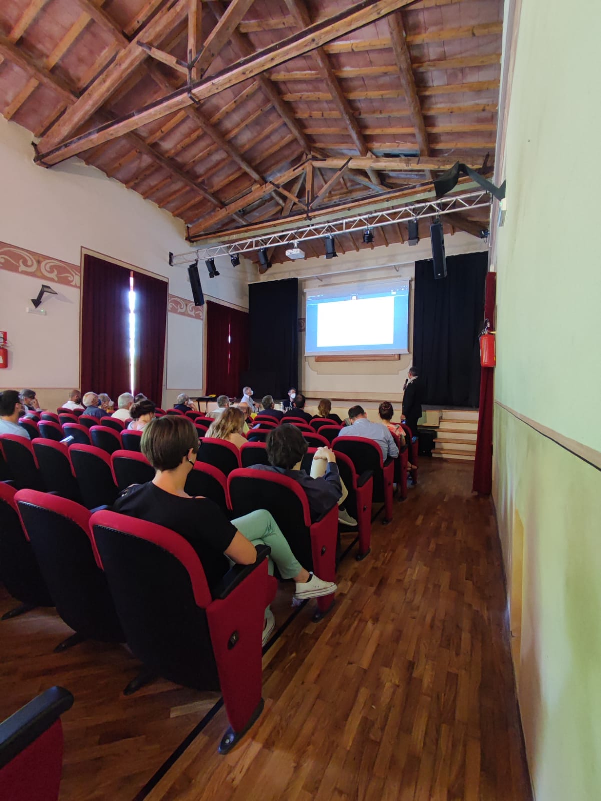 Foto della sala durante il seminario sull'erosione costiera