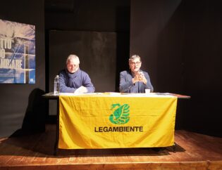 Fausto Ferruzza ed Enrico Fontana alla conferenza stampa di lancio del rapporto ecomafia